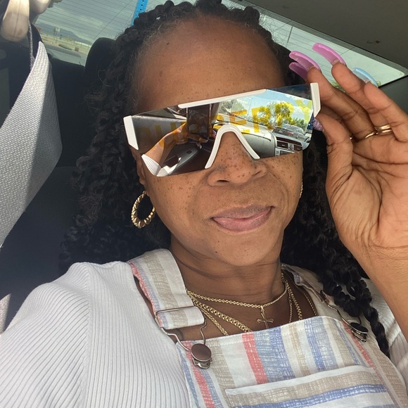 Meet your Posher, Loreen - Picture 1 of 1